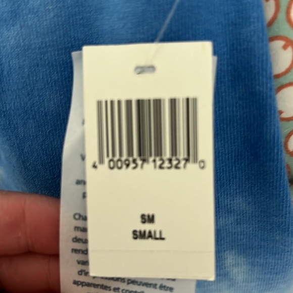 Official Disney World spirit jersey NWT, unisex size Small (oversizeded). - Picture 8 of 8